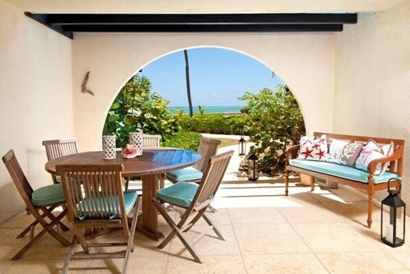 屋外ダイニングエリア