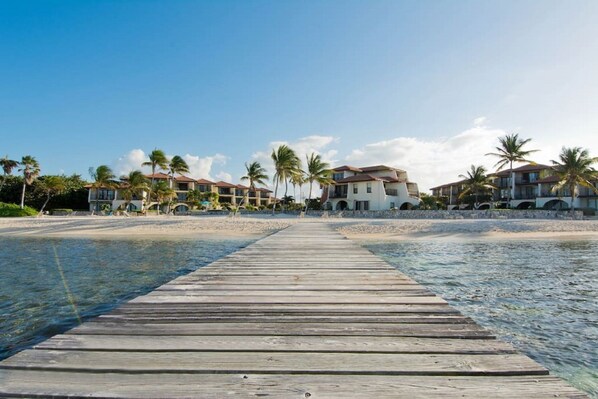Private beach, sun-loungers, beach towels - Villa Steps From The Sand (West Bay)