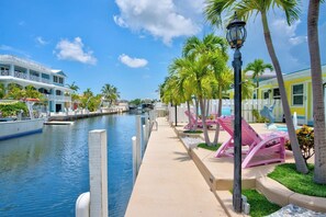 Unclassified image, 3 of 43, button