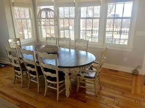 Dining - Sleeps 10. Heated pool. Walk to Beach, Sunset Views, 8 Bikes, AC (Nantucket)
