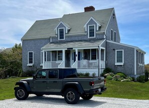 Exterior - Sleeps 10. Heated pool. Walk to Beach, Sunset Views, 8 Bikes, AC (Nantucket)