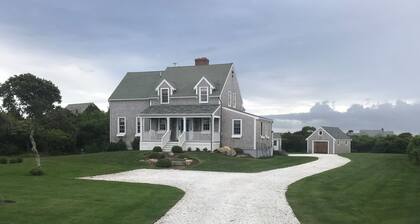 Sleeps 10. Heated pool. Walk to Beach, Sunset Views, 8 Bikes, AC