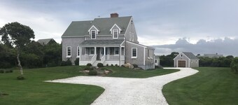 Sleeps 10. Heated pool. Walk to Beach, Sunset Views, 8 Bikes, AC
