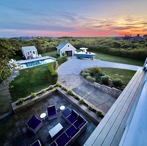 Terrace/patio - Sleeps 10. Heated pool. Walk to Beach, Sunset Views, 8 Bikes, AC (Nantucket)