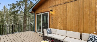 Bear Paw Haven-nestled in the trees. Pet & family friendly. HOT TUB, Free WiFi