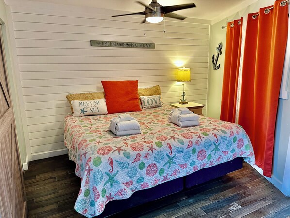 1 slaapkamer, een strijkplank/strijkijzer, internet, beddengoed