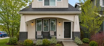 Spacious Modern Solar Powered Home w/ Arcade!