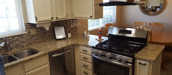 一晩-808-3 BDRM、2 BA、ファミリー向け! -冒険を始める絶好のロケーション。