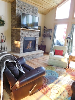 电视、壁炉、DVD 播放器、桌上足球