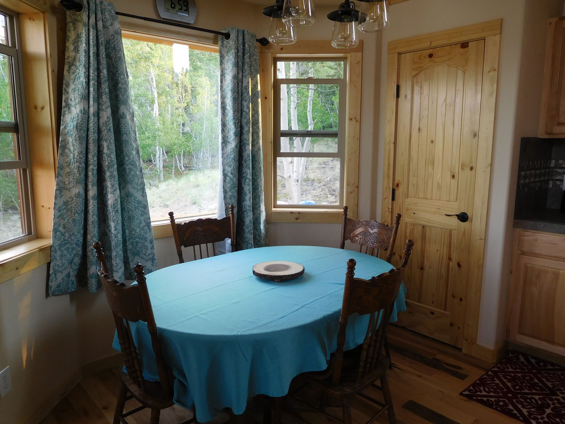 森の中の人里離れた山小屋 口コミ、宿泊料金、写真 2026 - エクスペディア