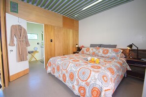 1 habitación, tabla de planchar con plancha, wifi gratis y ropa de cama