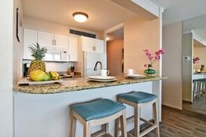 Fridge, microwave, oven, stovetop - MA1113 Relaxing BeachFront Studio (Lahaina)