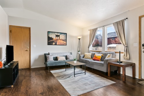 Charming Duplex | Near Hospitals & Boise Mall (35)
