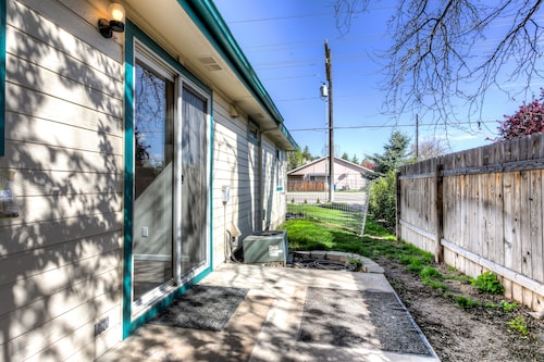 Encantador apartamento con bañera de hidromasaje cerca de todo! (8635)