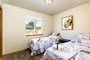 4 bedrooms, iron/ironing board, free WiFi, bed sheets