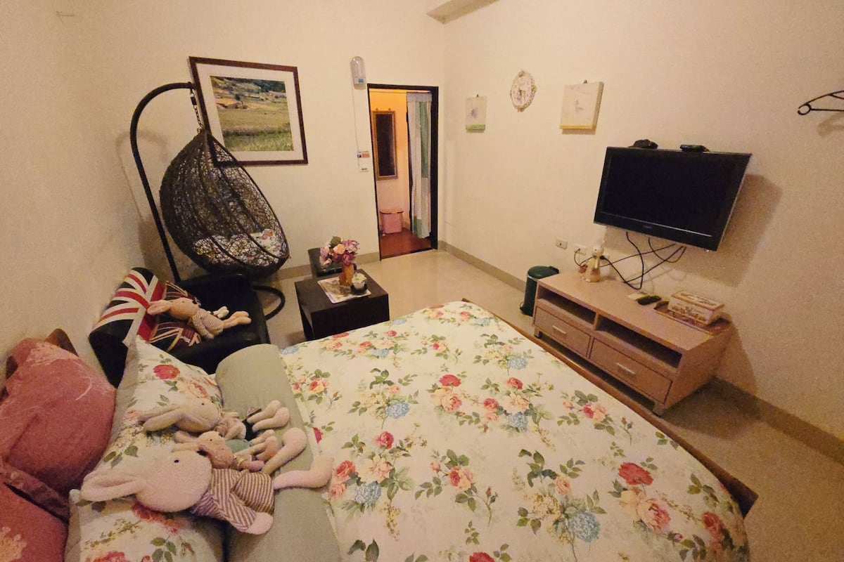 Gallery Double Room, 1 Bedroom, Non Smoking | Down duvets, blackout curtains, soundproofing, iron/ironing board