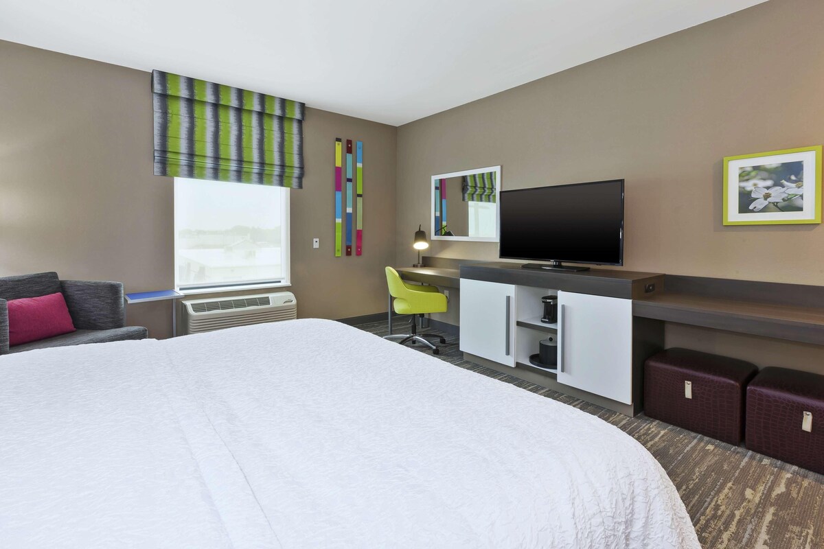 Blackout drapes, iron/ironing board, WiFi (free), bed sheets