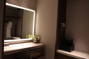 Presidential Suite | In-room safe, desk, laptop workspace, blackout curtains - Millennium Hotel Zunyi (XINPU NEW DISTRICT)