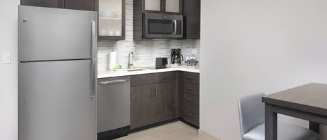 Hypo-allergenic bedding, in-room safe, desk, laptop workspace