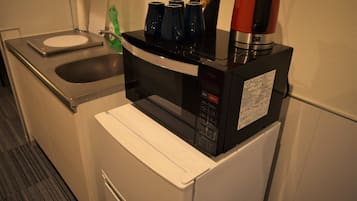 Fridge, microwave, stovetop, electric kettle