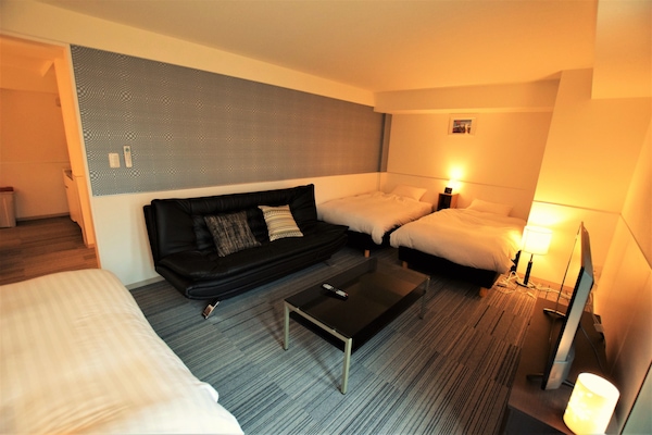 1 bedroom, individually decorated, individually furnished, desk