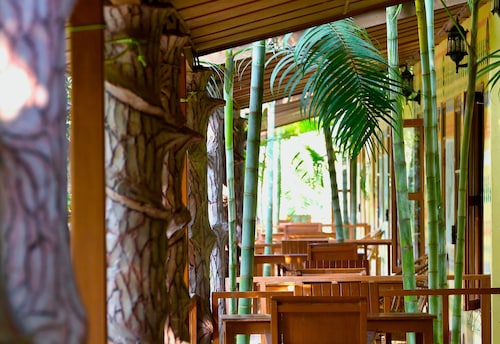 Rhino Land Jungle Lodge