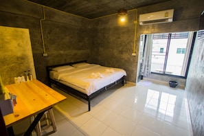 Standard Double Room | Free WiFi, bed sheets