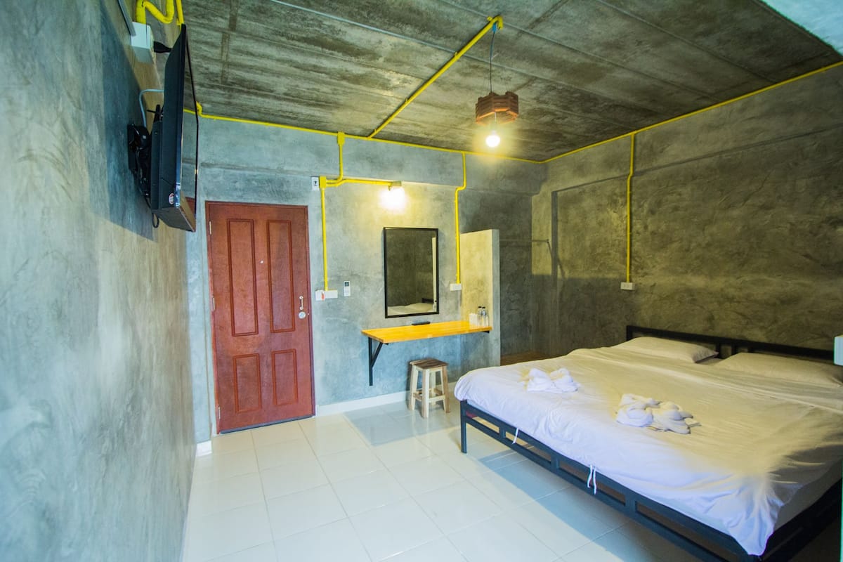 Standard Double Room | Free WiFi, bed sheets