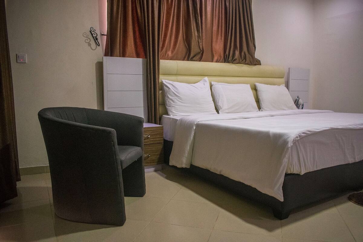 Phòng đôi Deluxe, 1 giường đôi | Bộ trải giường