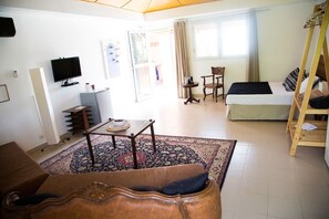 1 quarto, escrivaninha, Wi-Fi de cortesia