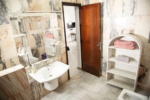 Bathroom - Stay.plus Fann Mermoz (Dakar)