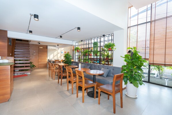 朝食 (郷土料理)、毎日提供 (1 名様 4.5 USD)