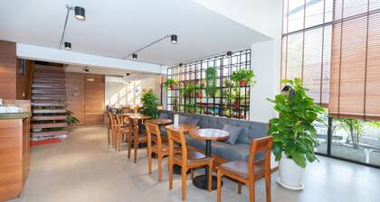 7 Days Premium Hotel