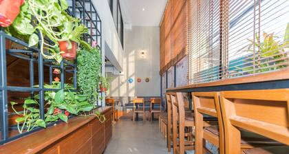 7 Days Premium Hotel