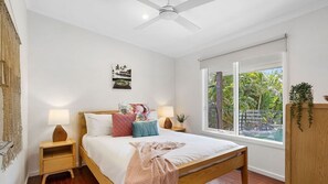 3 bedrooms, iron/ironing board, internet, bed sheets
