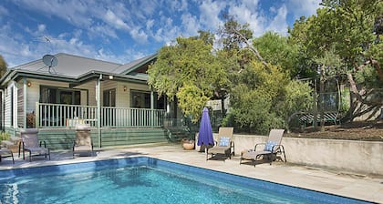 Poolside Sorrento Pet Friendly