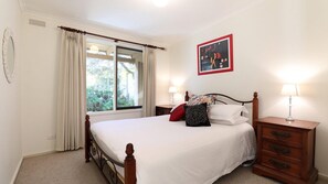 3 chambres, fer et planche à repasser, draps fournis