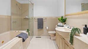 Shower, hair dryer - Koonya Paradise Sorrento Home with Pool and Views (SORRENTO)