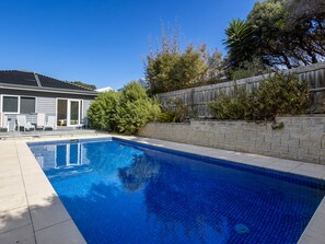 A heated pool - Bluetopia Spacious Rye Retreat with Pool and BBQ (RYE)