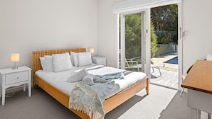 Room - Bluetopia Spacious Rye Retreat with Pool and BBQ (RYE)