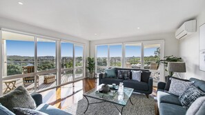 TV, fireplace, DVD player, stereo - Dunescape - Rye Back Beach (RYE)