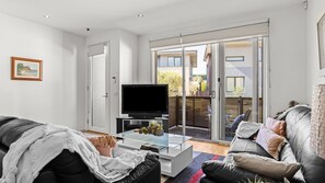 Televisio, DVD-soitin, stereot