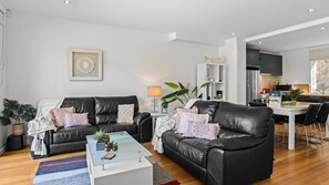 Téléviseur, lecteur de DVD, chaîne audio