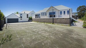 Unclassified image, 3 of 19, button - KaniCoast  Sorrento holiday home with Spa (SORRENTO)