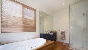 Unclassified image, 5 of 19, button - KaniCoast  Sorrento holiday home with Spa (SORRENTO)