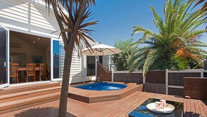 Outdoor dining - KaniCoast  Sorrento holiday home with Spa (SORRENTO)