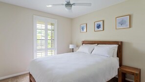 4 bedrooms, iron/ironing board, internet, bed sheets