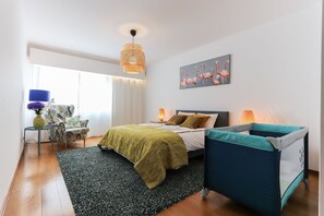 4 bedrooms, desk, soundproofing, iron/ironing board