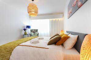 4 bedrooms, desk, soundproofing, iron/ironing board