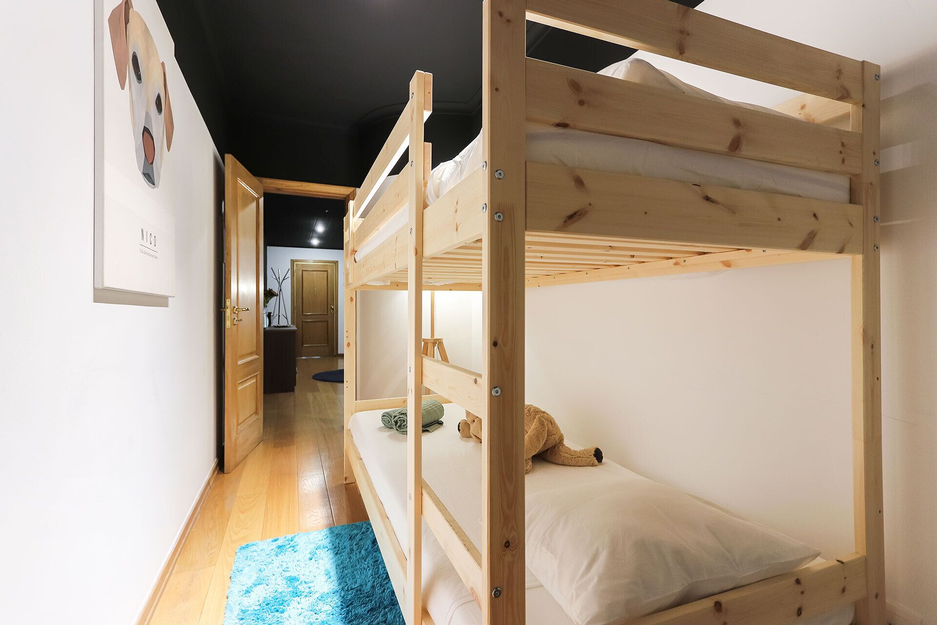 4 soverom, skrivebord, lydisolert og strykejern/-brett